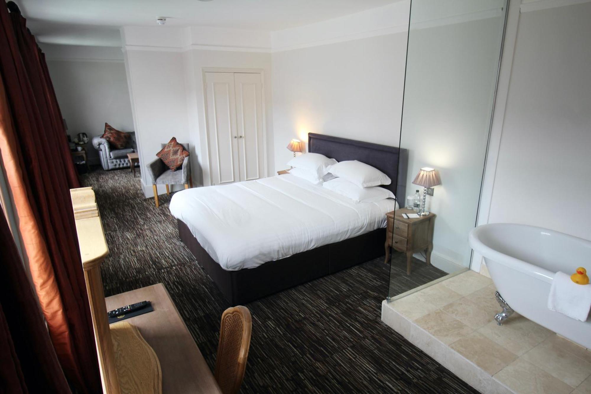 The Saracens Head Hotel グレート・ダンモウ エクステリア 写真