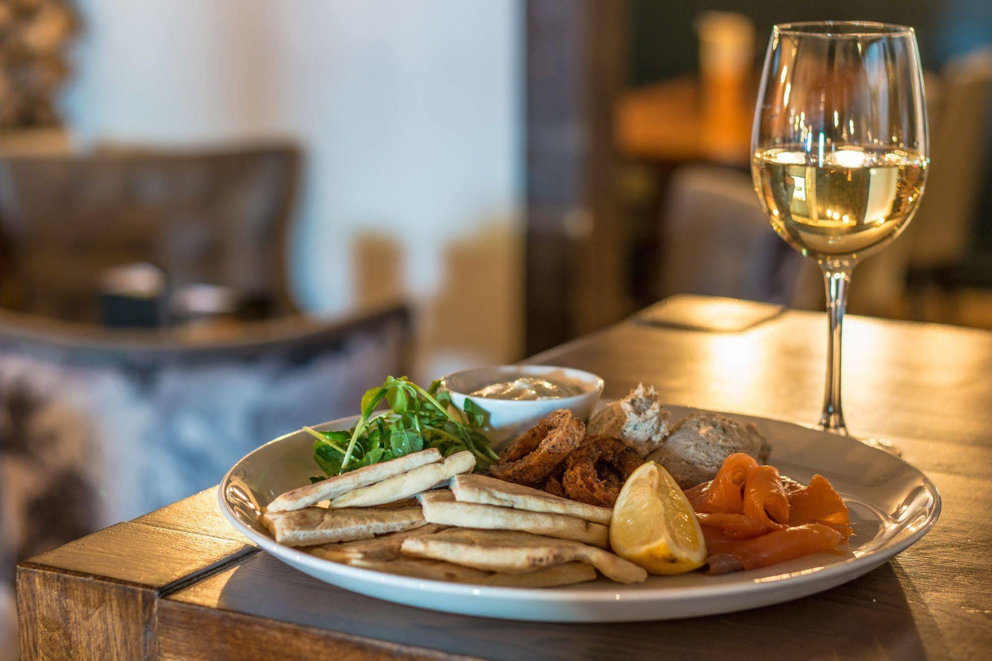 The Saracens Head Hotel グレート・ダンモウ エクステリア 写真